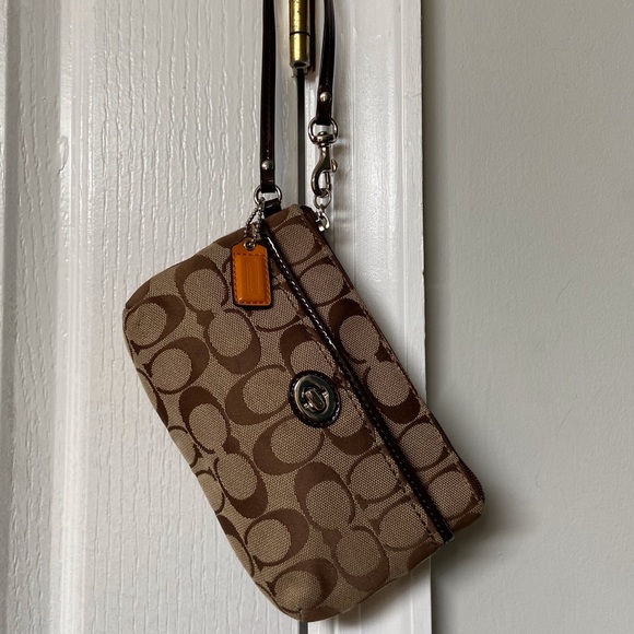Coach wristlet. - Picture 16 of 16